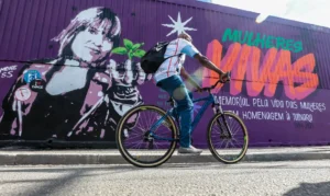 Ato contra feminicídio inaugura mural em homenagem a Tainara em SP