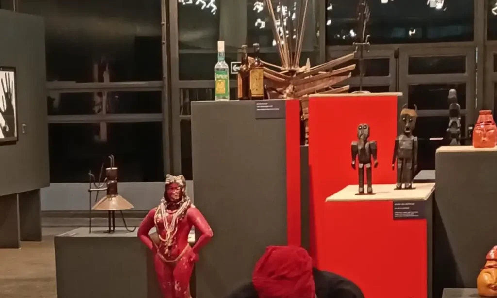 Exposição explora presença de Exu na cultura afro-brasileira