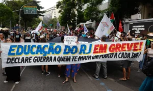 Professores estaduais e municipais do Rio fazem paralisação de 24h