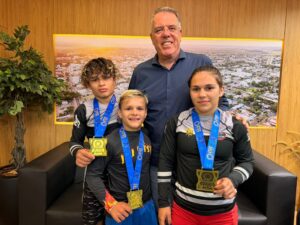 Equipe de Jiu-Jitsu de Ponta Porã conquista ouro e bronze em competição internacional na Irlanda